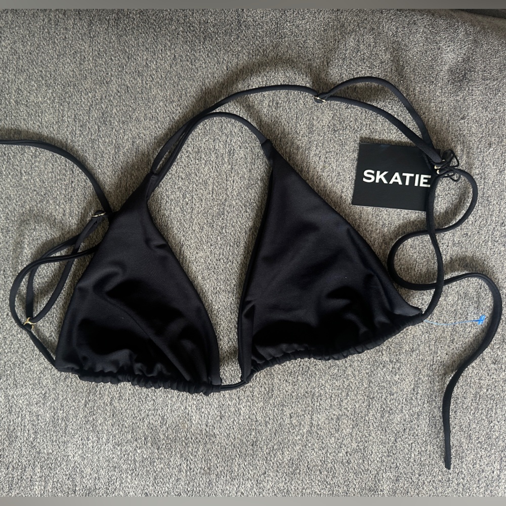 Skatie Ella Bikini Top in Black